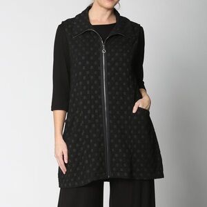 This Sydney Project Embossed Square Sleeveless Zip Vest Size XL